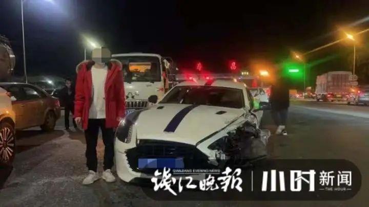 “咣”！杭新景高速上，300万的阿斯顿马丁跑车撞了，一问修理费，太吓人